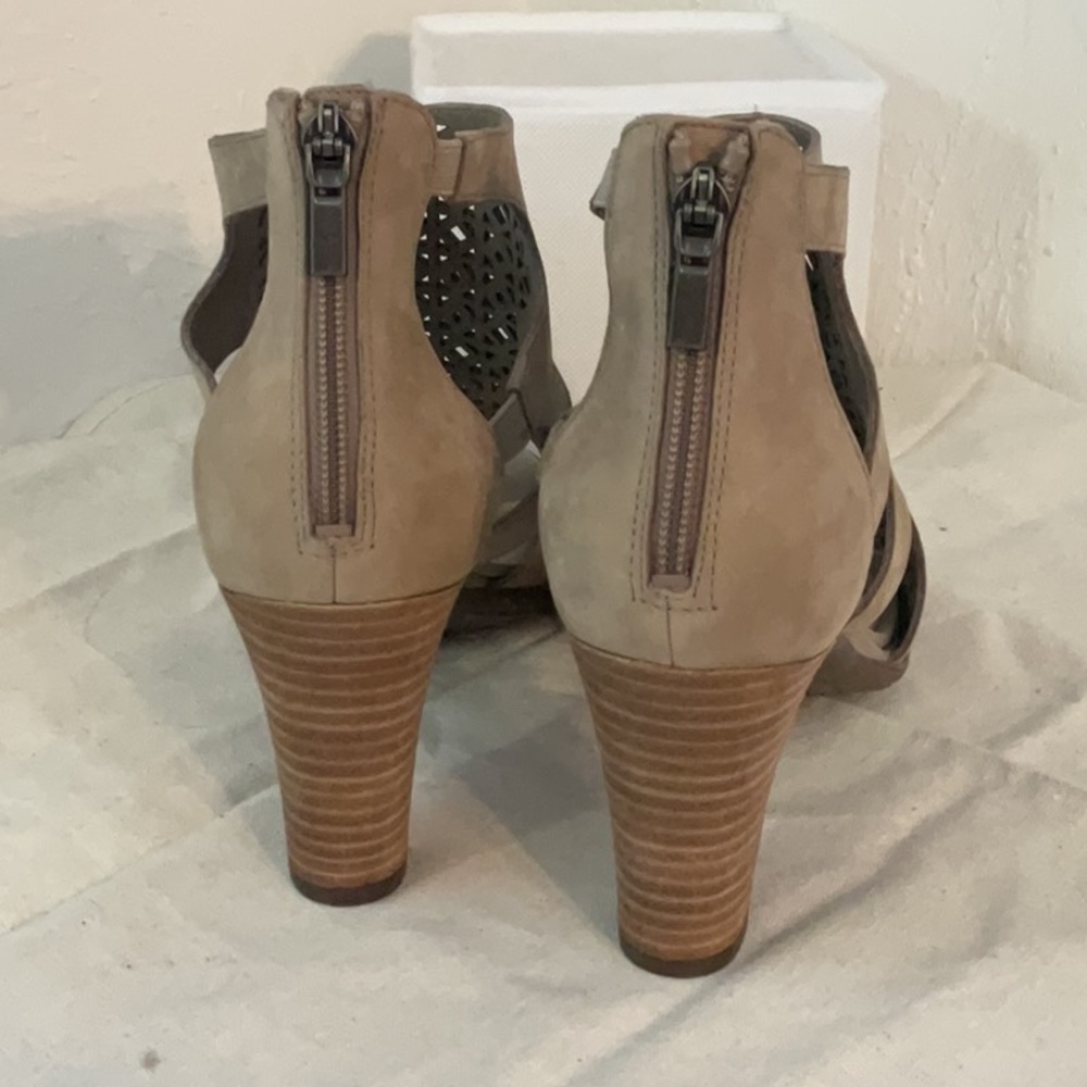 Rockport Totalmotion Trutech Suede Laser Cut Ankle Booties, 9.5, Beige, NWOB - Picture 5 of 9